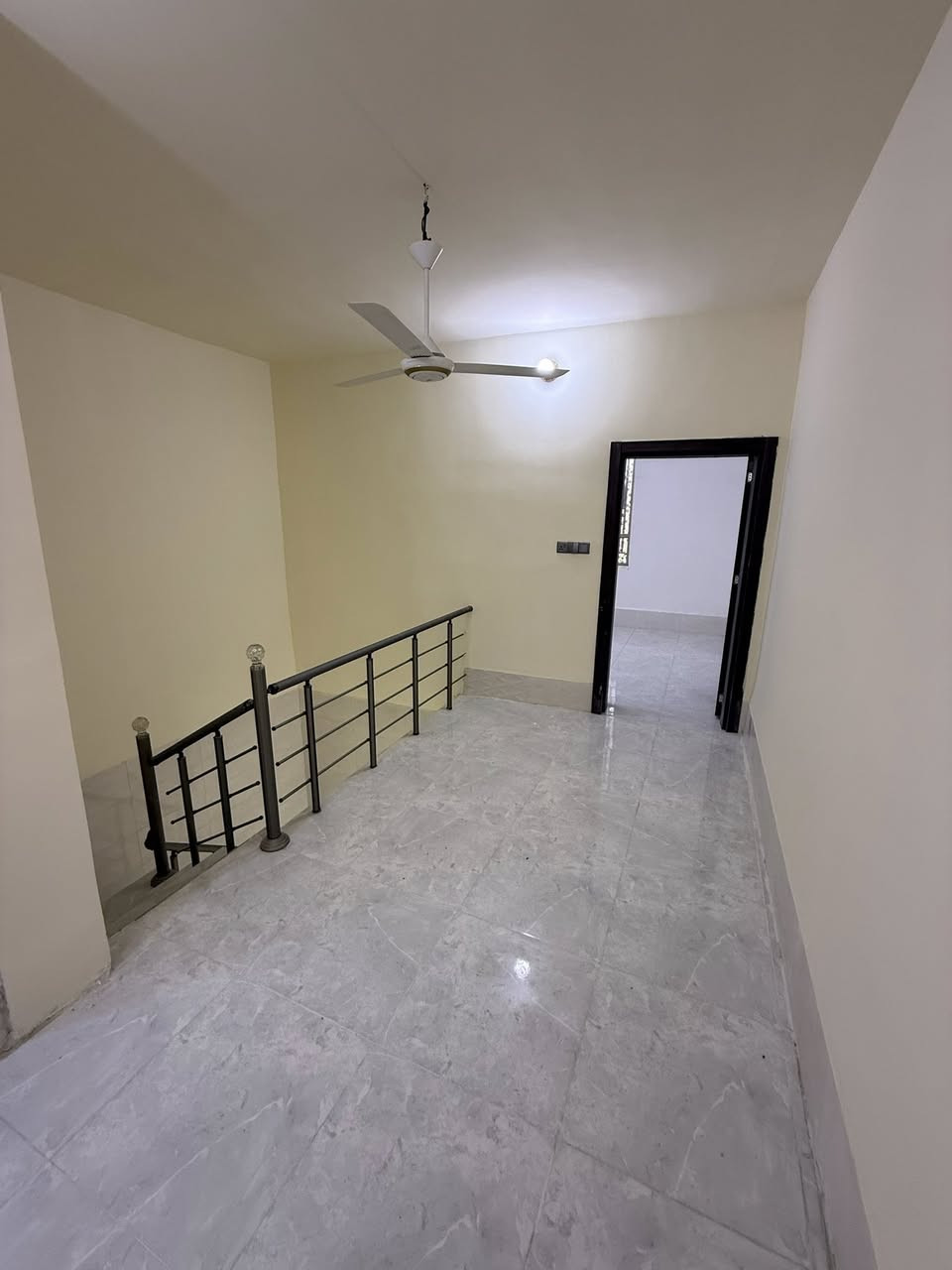 السلام عليكم
بيت للبيع المساحة ٥٠ م طابق ونص بناء حديث 
طابو زراعي سند ٢٥ إقرار محكمة 
بالجاير حي الفرات قرب أسواق برتقاله 
الاستفسار الاتصال على الرقم أو واتساب 
***********
***********
