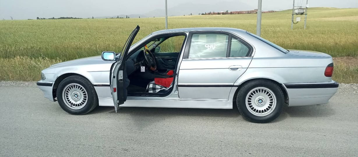 سڵاو خواتان لێبێت   بی ئێم BMW  725 بیلاد  شەش 6پستۆن دەبڵ دیجیتاڵ فول فول جام دەرع  سیدی بۆکس شاشە ئایپات  سیدی جیپی ئێس  چوار جام کارە بای دوازە12پەڕەشوت  تەبرید مەرکەزی سەنەوی ئەسڵی ڕەقەم بغداد ئەوالیات بەشەرت  حزام نیە  دوو سێ پارچەی بۆیاغە بەس من بە حزام دەیفرۆشم  ئەگەر موشتەری نیت سەرم مەهێشێنە  مەمنونت ئەبم      ژ....***********  ڤایبەر واتسابی لەسەرە بشدار, السليمانية

