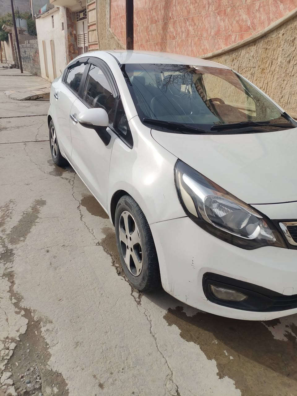 كيا برايد 2012
رقم نينوى مسطرة 
شرط التحويل 
محرك GDI  شرط بدون دوانز 
كير توماتيك AT 
تبريد شغال 
ضررها نص السقف بيه معجون ونص التكم مال السقف من خارج فقط 
السعر 72 $
***********
***********
