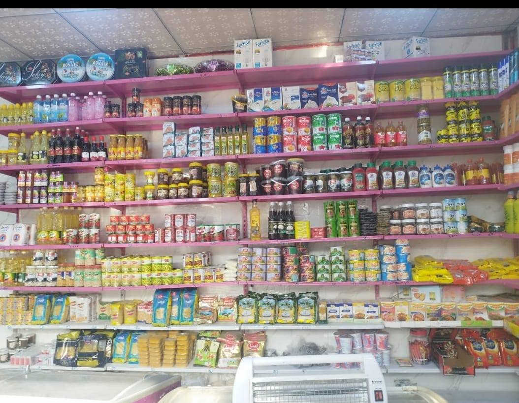 محل للبيع في النجف حي المعلمين
محل متكامل+ مخزن على شارع 
ايجارة الشهر 300 من ضمن المولدة 
متكون من اربع عارضات+ اربع مجمدات 
السعر خاص مراسلة صاحب المحل (***********)
