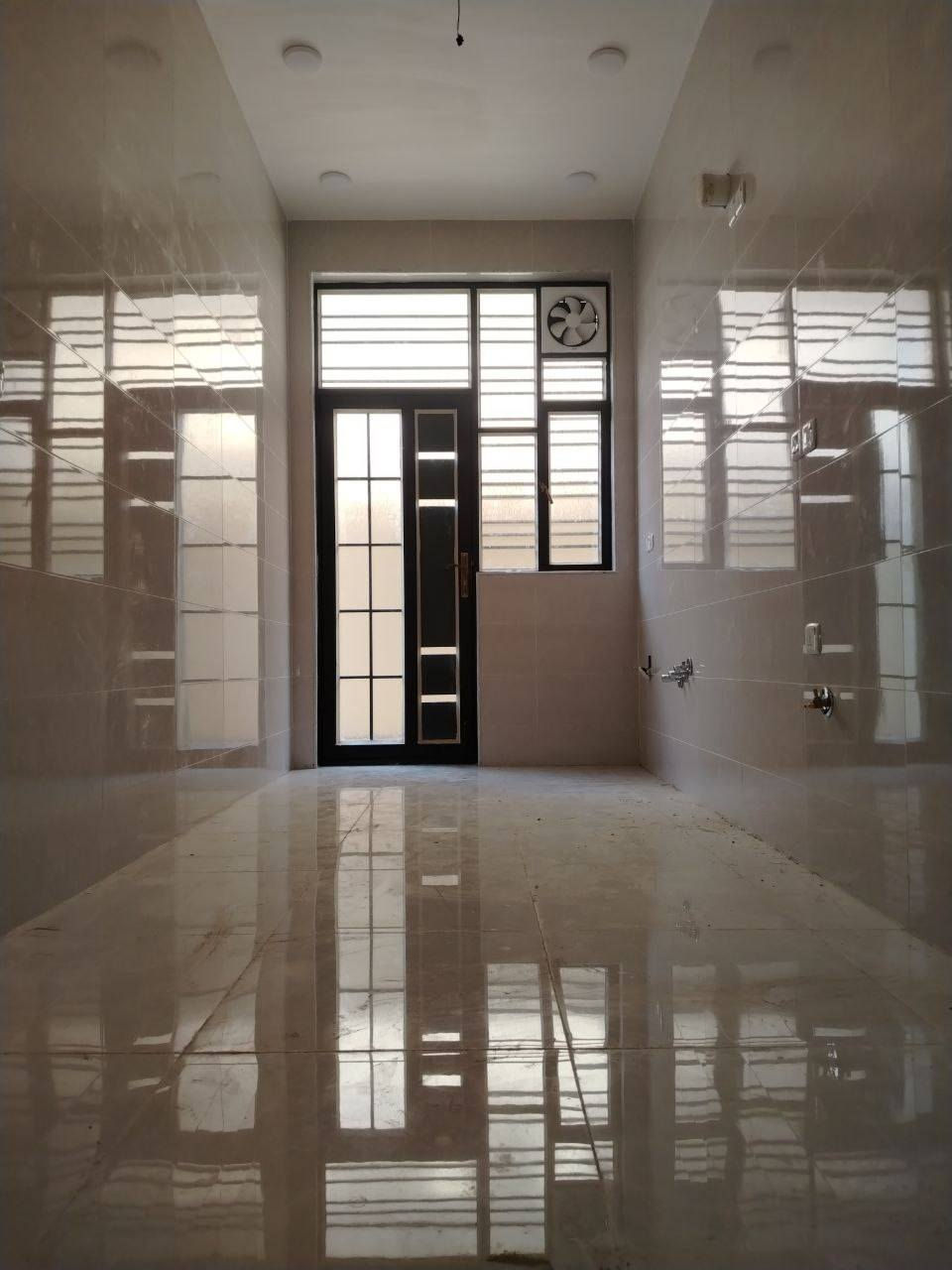 بيت للايجار في سبع أبكار – سوق السمكة - قرب متنزه الهبي دي
البيت زيرو جديد يحتوي على :

* غرفة استقبال
*غرف نوم عدد ٣ 
* مطبخ
* حمام عدد ٢ + ( WC شرقي + غربي) 
* بلكونة + سطحين + مخزن
* البيت جاهز من سخان + ماطور + تانكي ٢٠٠٠ لتر + واير مولد.. الخ

📞 للاستفسار  على الخاص أو الاتصال على الرقم ***********
