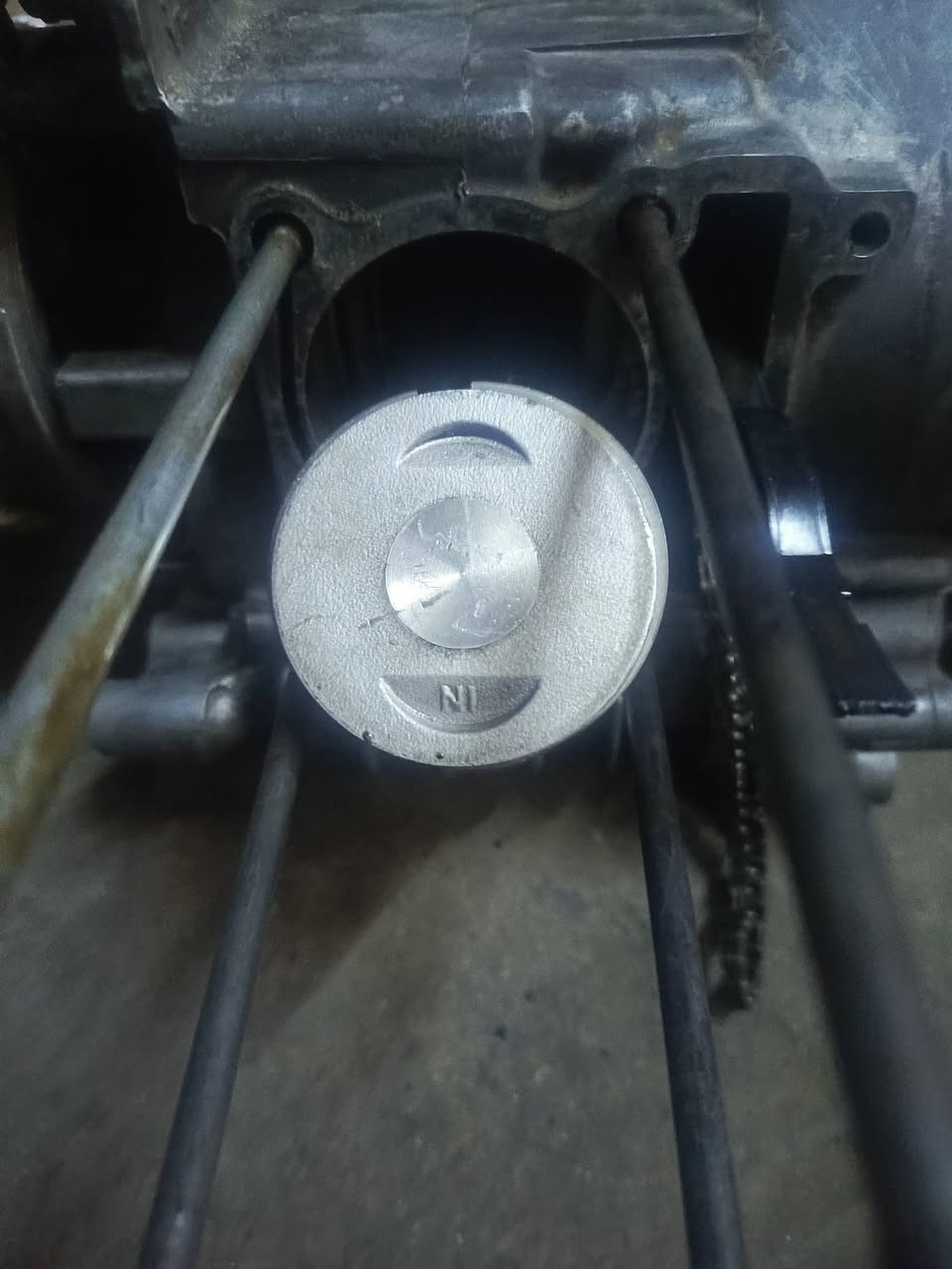 السلام عليكم شباب ماكينه مال ماكس عدله 61 محفوظه بها كور والفين كبار كفر اصلي دراجهل المكينه شغلتها وعليقت والف بها سلف تركيه مكان بغداد باب محظم 
175
***********
