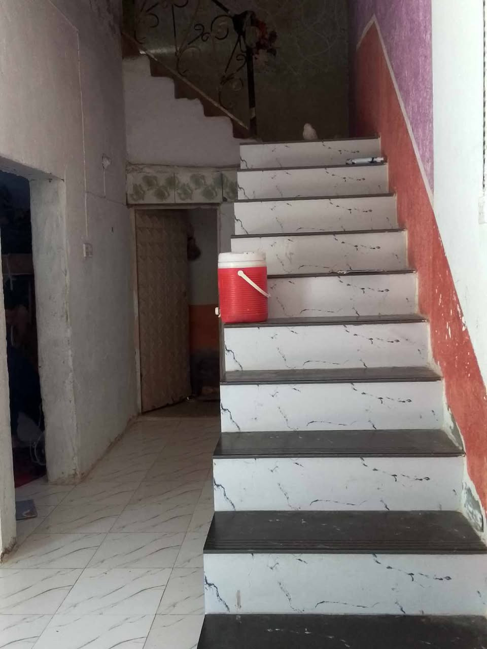 سلام عليكم مكلفه بالنشر 
بيت للبيع عنوان الحمزه الشرقي حي بجاي المساحه 400متر زراعي قرب شارع العام نزله الامام الحمزه الثانيه يرهم مراوس اوللبيع بمكان قريب ع ولايه يحتوي ع3غرف وصاله ومطبخ واستقبال مجمع صحيات وساحه خارجيه وحديقه للاستفسار اكثر الاتصالات ع احد الارقام 
الرقم الاول ***********
الرقم الثاني ***********
تفاصيل والصور 👇

