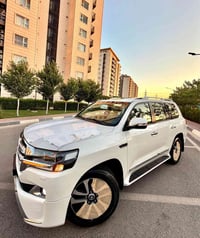 لاندكروز وايت • ٢٠١٧ • GXR