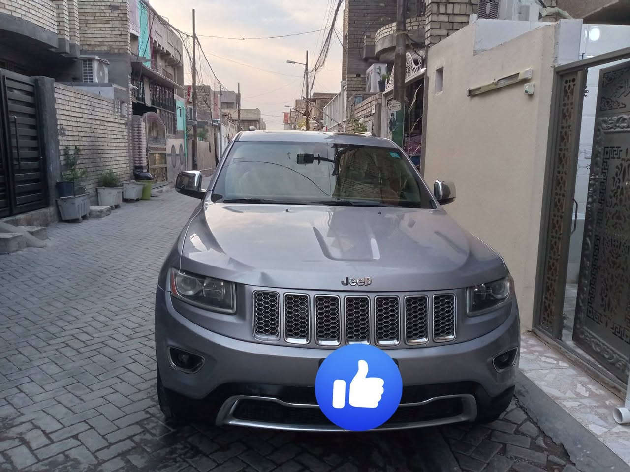 السلام عليكم سياره جيب موديل ١٤ امريكي بيها بنيد وجاملغ جنطه شفط كهربائيه شفتات ستيرن شاشه كامرة دواره داخل بيجي اشاره بالمري فتحه السياره رقم بغداد انكليزي السعر 188$ وهذا رقمي ***********
