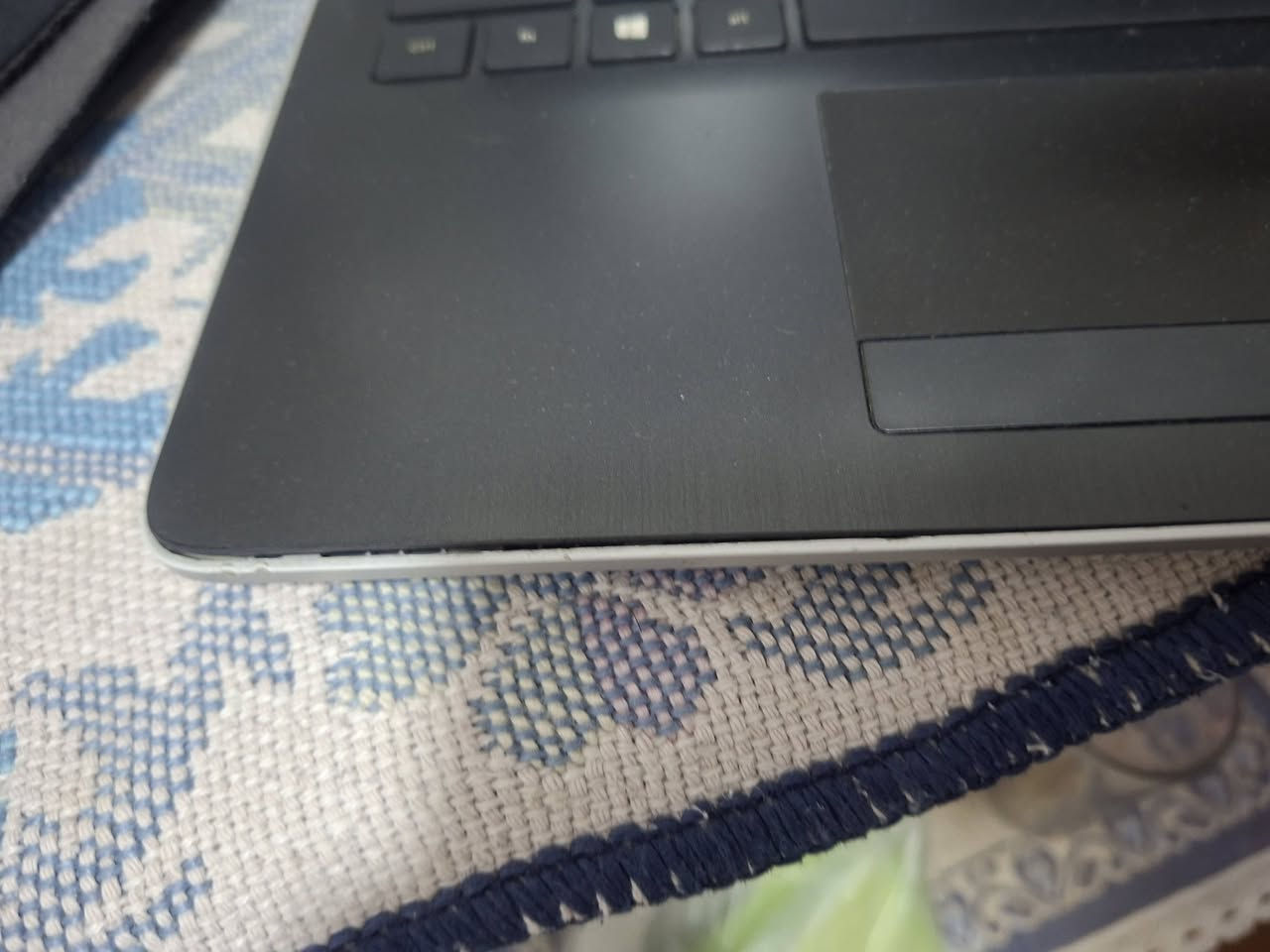 السلام عليكم
لابتوب hp 
بمزاضفات 
معالج i7 جيل 8 
رام 16 ddr4 
Ssd 512 
حجم الشاشة 15.8 
بطارية بحالة ممتازة وأكثر من 5 ساعات 
Windows 11 pro
السعر 300 وبيها مجال 
التوصيل مجاني 
للتواصل ***********
ضرر الجهاز هو فقط كسر صغير بالگڤر وما مأثر ابد 
اما باقي الجهاز فهو نظيف
