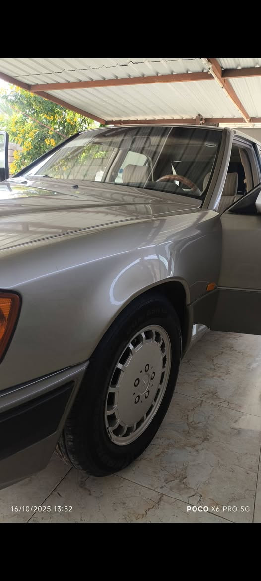 سلام عليكم مارسدس دب للبيع 
السياره مكينه 2.5
بس بيه صبغ عام للجماليه وعدي الجامه الخلف السدر مكسوره للستفسار ***********
