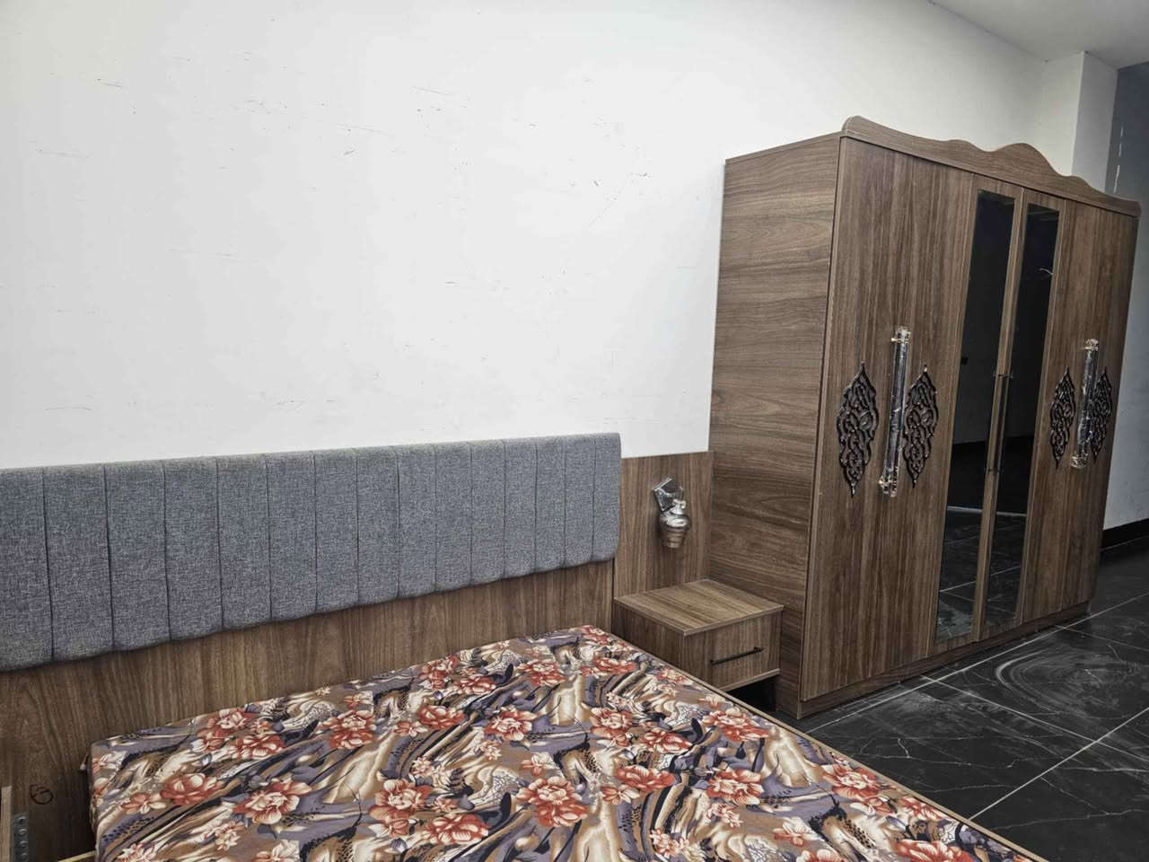 غرفه نوم للبيع نظيف كلش كامل سعر 380 الف شراي يخابر رقم *********** عنوان كركوك كركوك, العراق
