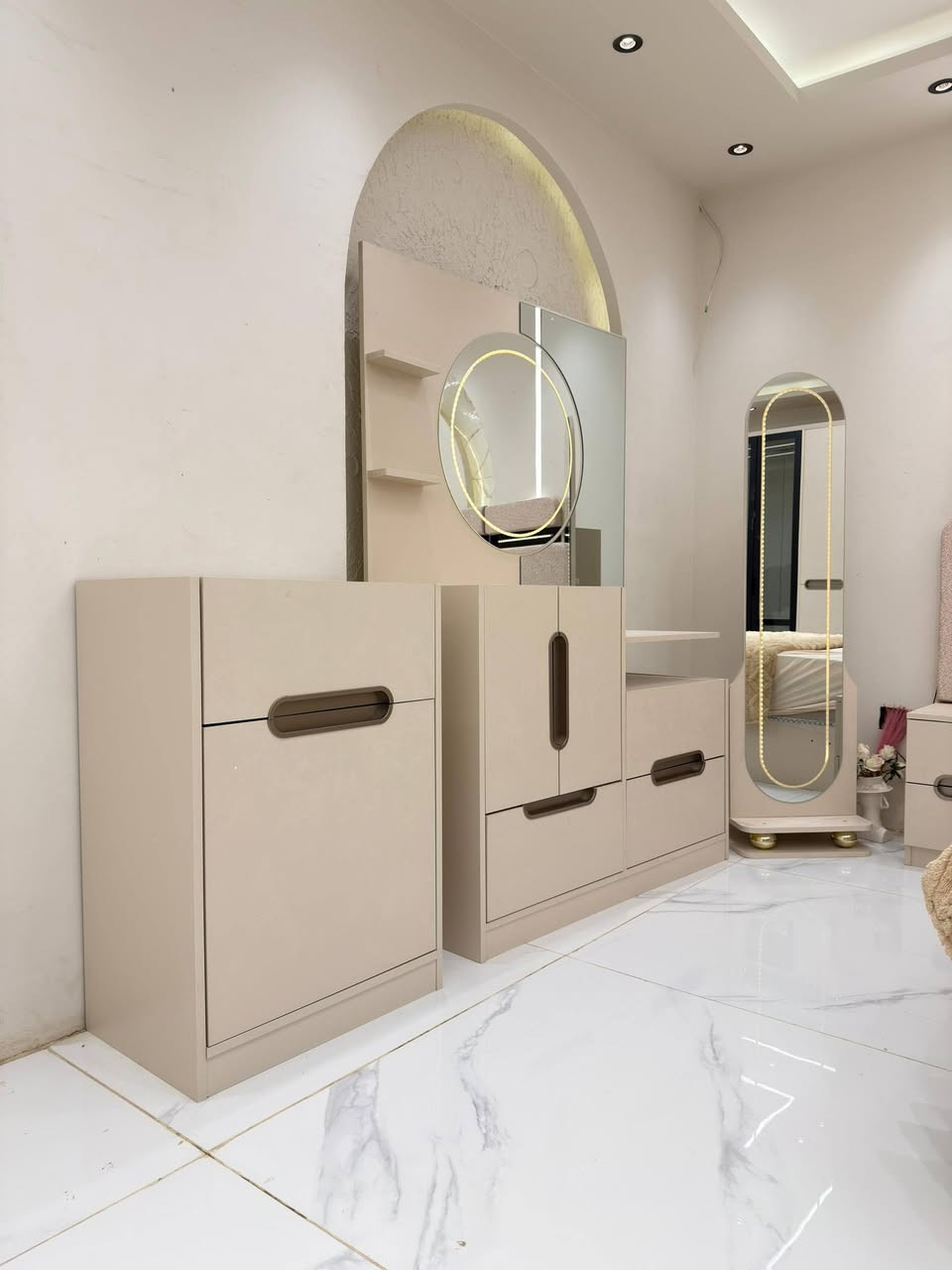 تم وصول موديل كارسيا 

*10 قطع*  
     
كنتور 320سم 

✅ الشازلونه بشكل جديد 
✅ اناره بل مرايه قيافه 
❇️ضهر بلوك
✅ المصنع الأصلي
✅ قياسات ضخمه 
  اناره انار بل كنتور 
اناره بل ميز تواليت 
 
سجه ثلاثيه 

       الشد والنقل داخل بغداد مجاني 
حجز وستفسار ***********
