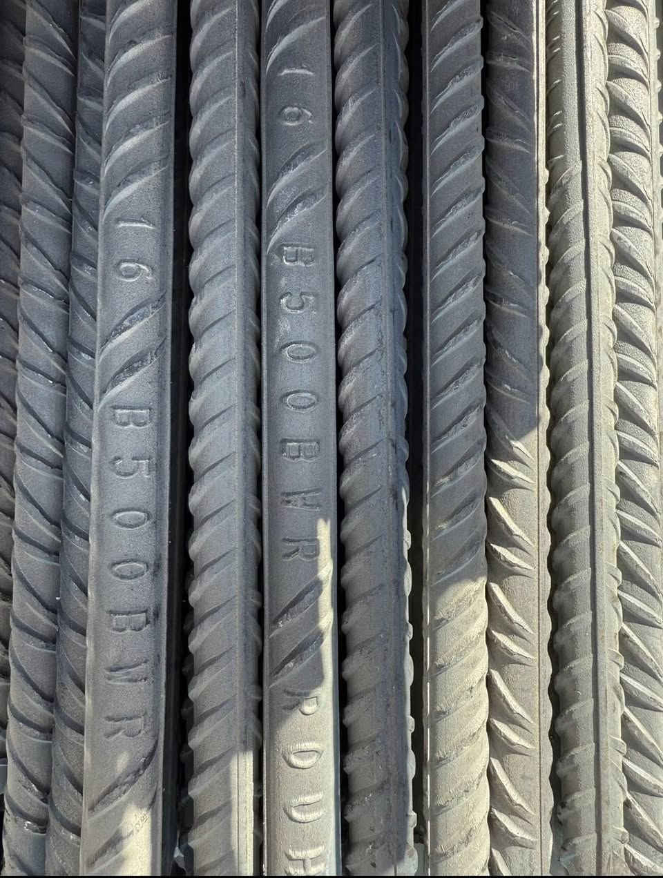 مكتب رمال الجنوب يوفر لكم اجود انواع حديد التسليح بجميع انواعه القوة والمتانة في كل قياس
10 ملم
12 ملم
16 ملم 
قسم المبيعات
***********
البصره صناعية حمدان
