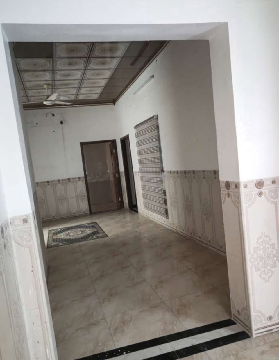 شقة للإيجار في ابو الخصيب السبيليات طابق اول قريب للسايدين الداخلي ابو الخصيب تتكون الشقة من غرفتين نوم وصالة ومطبخ وصحيات مساحة تقريباً 120 متر سعر الايجار 400 وبيها مجال للتواصل ***********
