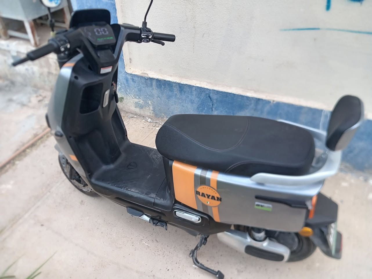 شباب - ماطور-تسلا الريان - 6بطاريات - مكفول - السعر 850 ألف - الرقم - ***********
