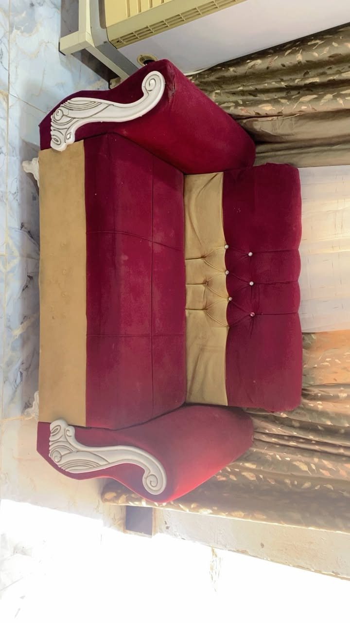 طخم 5 قطع نضيفة للبيع 
للاستفسار فقط على هذا الرقم ***********
