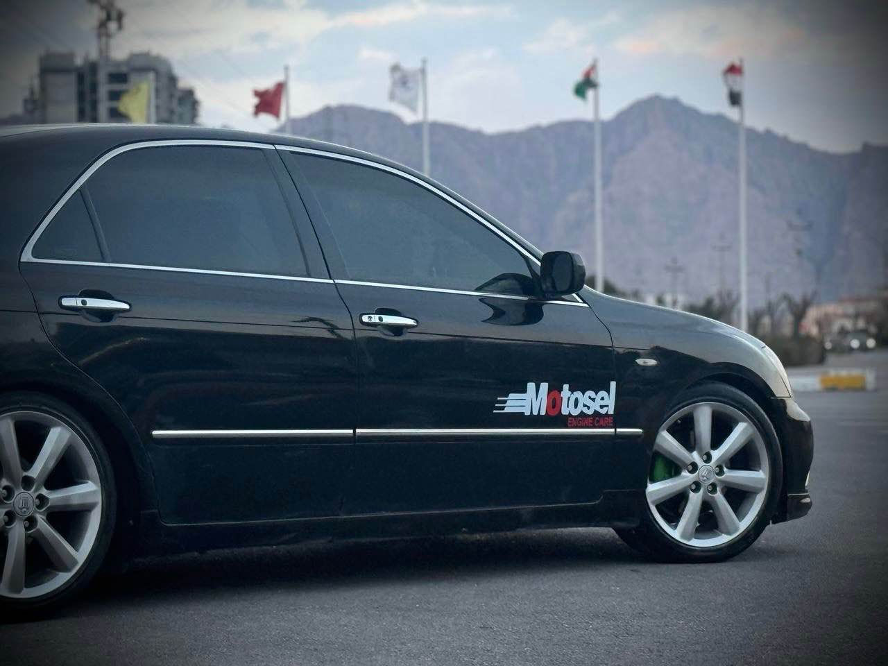 توێتا کراون شاهینە GRS
بڕاوە بڕاوە ✅
مۆدێل  2007 ✅
سەیارەکە کامل سپۆرتە ✅
عەتەلی TRD بۆ بەستراوە ✅
بەسمە ڕەساسی ✅
دوو دوگمە ✅
گێڕ گەورەی مەکینە بچوک ✅
واتە گەورە بە بچوک ✅
بێ دەعم و لێدران ✅
کەڤەر گۆراو نییە ✅ 
گێر و مەکینە بەشەرت ✅
سەقفی بۆیاغ نییە ✅
تەبرید ساردی و گەرمی بەشەرت ✅
تەقەو رەقە بەشەرت ✅
کامل کارەبایی بەشەرت ✅ 
چوار تایە و ویلی لۆک ✅
سەیارەکە بەرمەجە کراوە ✅
ساڵۆنسای سپۆرتی بۆ دانراوە ✅
***********
*********** Singapore
