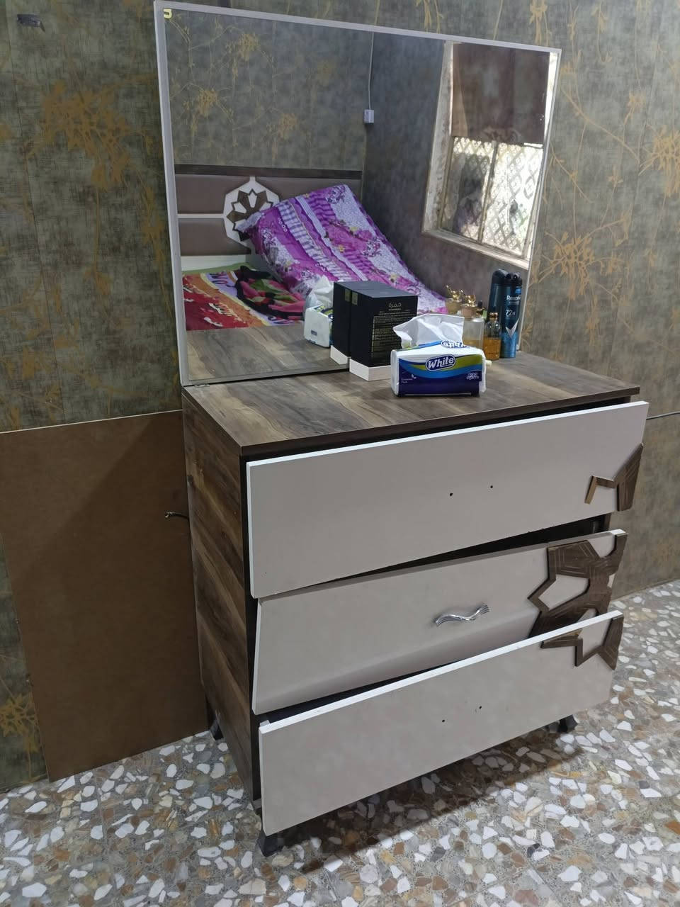 الي محتاجهن ياخذهن الجريخي ***********
