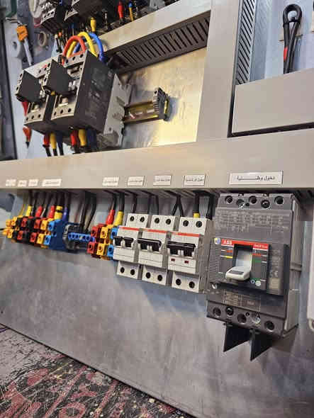 الحمد لله دائماَ وأبداَ ...

أكمال لوحة سيطرة ٥ خطوط ...

القدرة للسيطرة الكهربائية  
***********
