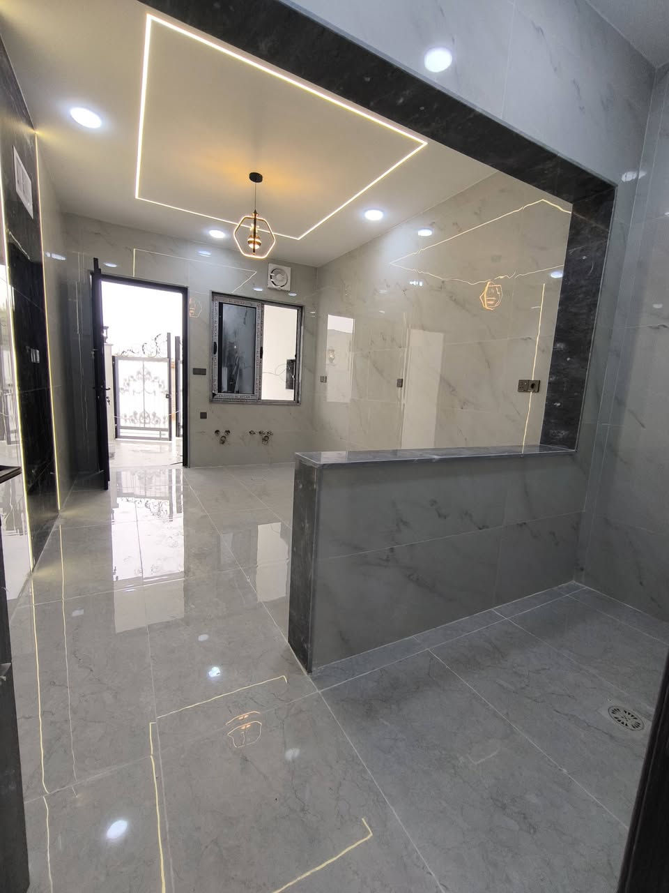 دار للـــــبيع
#الموقع/ حي الملايين الاولى قرب سايدين النخيل
#مساحة / 150 م واجهة 7.5 م
طابقين بناء حديث زيرو تسليم فوري
ط1 غرفتين نوم وهول واستقبال ومطبخ وصحيات وكراج
ط2 ثلاث غرف نوم وحده سويت وصحيات وهول
للاستفسار عن السعر الاتصال 
***********
***********
‏‪***********‬‏
#مكتب انوار الموصل للعقارات
البناء الجاهز سايدين حي العربي مقابل الكمارك
