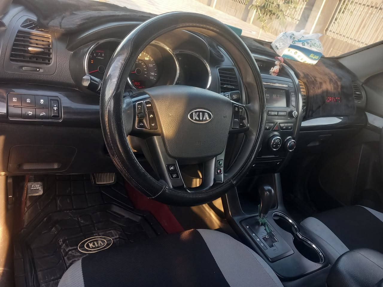 سورنتو مديل ١٣ فول عده البصمه والفتحه ٢٤٠٠ بيها ٢ قطع جاملغ وباب رش بس يعني مو حادث نضيفه استخدام شخصي كير مكينه مكفولات التبخير ولا تنقيص 
رقم بغداد سعر مناسب  
١٢٧ وبيها مجال بسيط 
العنوان كربلاء ***********

***********
