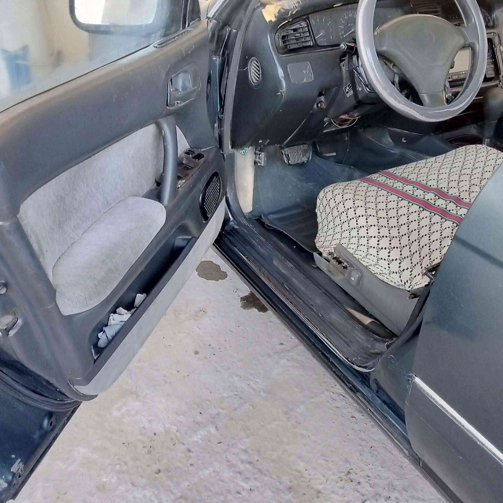 سلام عليكم بطه للبيع سياره موديل 93 رقم انبار ثانويه بها ضربه امامي وبالخلفي خفيفه حيل سياره حداديه خير من الله حداديه 80% ساقطه بال 24 سياره بلاديه مكان السياره بغداد عويريج قرب مخابزاره الساعه 38 وبيها مجال ***********
