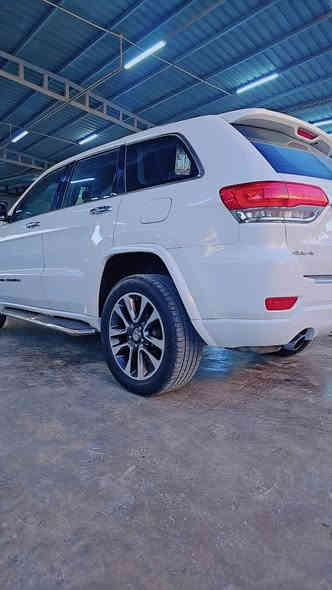 سلام عليكم جيب موديل  2017
سومت فوال موصفات الخير
بعد معروفه موصفات السومت 
رقم بغدا بسمي تحويل ثاني يوام
سياره جديده صدر مامي خلفي
تخم تاير جديد سياره متصراف 
عليهه دينار واحد فوال حساسات 
رادار مامي تحديد مسار نضام سبورت
جكاد الايت زنون يصعد ونزال ويه الستيران 
كشنات تدفئه تبريدمامي خلفي بس تدفئه
السياره ماشاءالله عليهه نضيفه بمعنه الكلمه
السونار معه الصور 
سعر السياره (265)وابي مجال قليل
راقم صاحب السياره(***********
