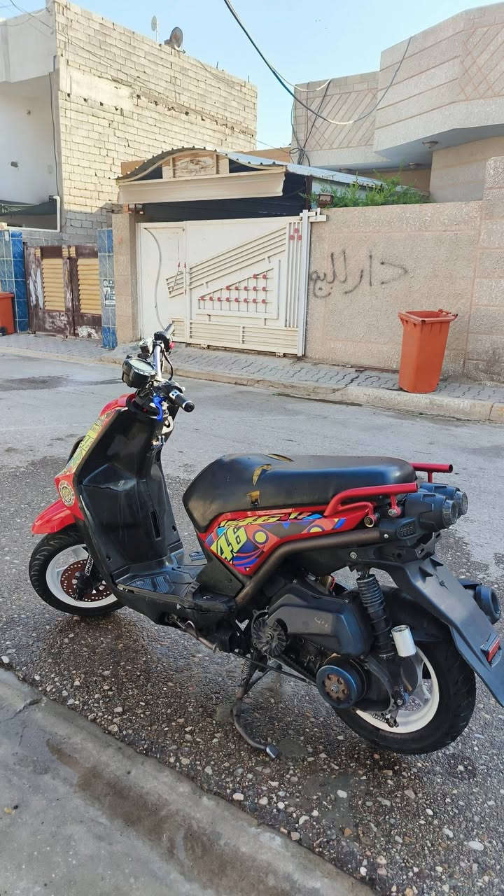 سكنس جبلي مال رمبة بوشة 58 بلاد تزويد عليها وشوم وستيرن وسبايدرات خلفية ويل ابيض لايت زنون شبكية كهربائيات كلها شغاله دراجة ممشاها 15الف و267كيلو ما ماشية هواي تخم تاير البارحه شديتة مكينة خرسة وبلادية سعر 800وبيها مجال مكاني بعقوبه بهرز ***********
