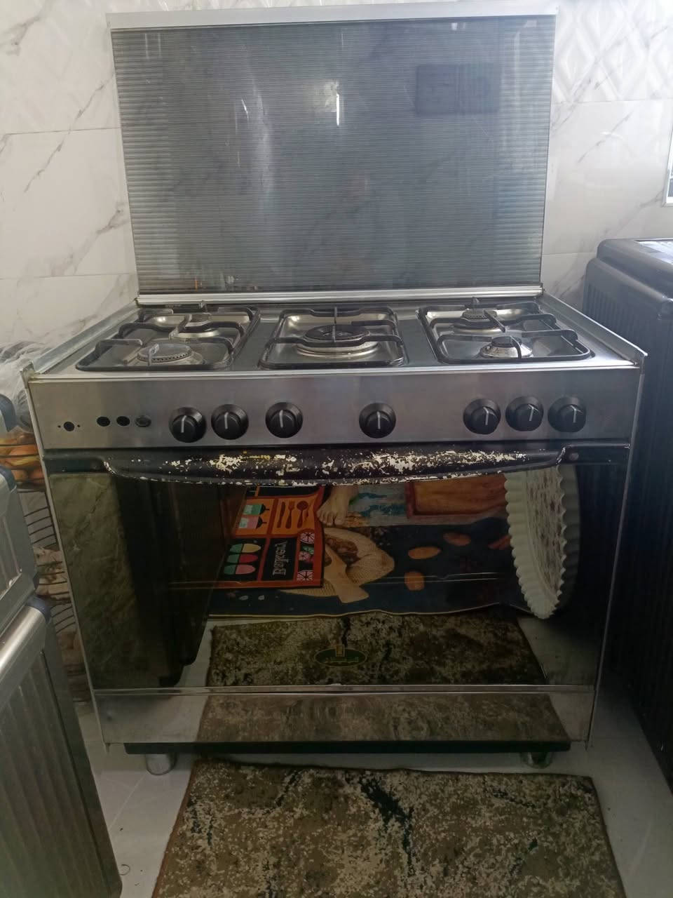 السلام عليكم طباخ كريازي مصري للبيع شغال كامل 
السعر 175 وبي مجال 
***********
