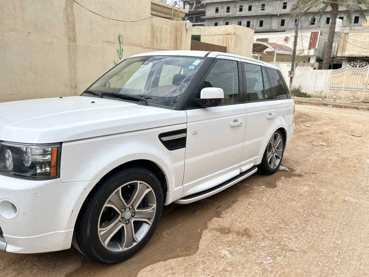 السلام وعليكم رانج روفر موديل 2013  رقم بغداد جديد سعره(160))ورقه خليجي وكالة سردار
بيع او مراوس حسب القناعه 

فول مواصفات

مكينه 8 سلندر عادي بدون سوبر المرغوب

ماشيه 83الف حقيقي 

مكينه وكير شغل وين ميعجبك اطلع وفحص جديده بمعنه الكلمه 

كامله من كلشي 

فتحة سقف بصمة 

تشغيل وبصمة ابواب 

جكات تصعد وتنزل 

كشنات كهرباء تدفئه وتبريد وكشنات جلد  

رادارات وخلفي دمام صوت هارمن كاردن متكامل  زراق لايت جنطة كهرباء  ثلاجة شاشه كبيره نقاط عمياء وضعيات قياده متعدده  تحكم ستيرن جهتين شفتات ستيرن حساسات امامي خلفي مثبت سرعه السياره جديدة بمعنى الكلمة 

مكاني بابل 

الاستفسار ‭0772 190 5096
