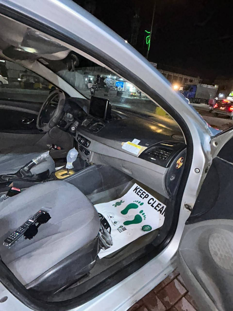 السلام عليكم رينو مديل ١٣ كير اتماتيك تخم تاير جديد باتري جديد مصبوغة حزام تحويل مباشر السعر قفل ٣٩ مكاني الزعفرانية سعر سيارة عادية ***********
