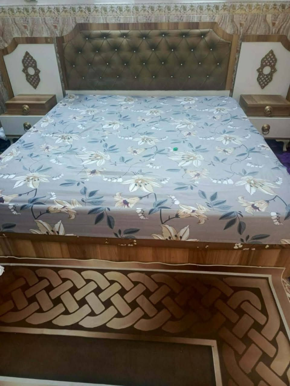 غرفه تركي 6 قطع نضيفه بدون ضرار فقط   نقص  خشبه لي ينحط عليه دوشك جربايه  ميز لي وياه يردله سجج  350 وبيها مجال مكاني بغداد الشعله التواصل خاص
