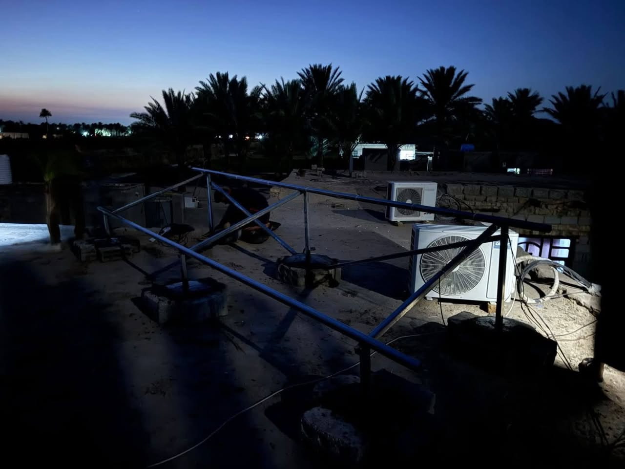 تم بعون الله تجهيز وتنصيب منظومة طاقة شمسية متكاملة للأخ منتظر الشمري واسط 
الحفرية ☀️⚡

المنظومة بقدرة 8 أمبير ليلي نهاري لتوفير طاقة مستقرة طوال اليوم.

🔹 مكونات المنظومة:
 • بطارية SRNE بسعة 7KW
 • انفيرتر SRNE بقدرة 3.6KW
 • عدد 4 ألواح LONGI بقدرة 620 واط للوح الواحد

تم تنفيذ العمل بدقة واحترافية عالية لضمان أفضل أداء وكفاءة للمنظومة 
ونسعى دائماً لاختيار أفضل المواد لضمان عمر أطول وأداء أقوى للطاقة الشمسية.

للاستفسار والحجز لا تترددوا بالتواصل معنا 📞
*الطاقة الشمسية… استثمار ذكي لمستقبل أفض للتواصل 
م مهند الشمري *********** موقعنا في واسط قضاء العزيزية
