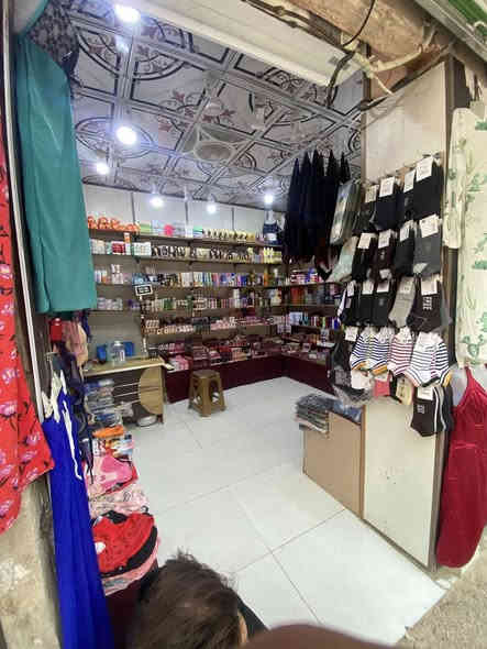 السلام عليكم محل كامل للبيع الغراض +الديكور أجار المحل ٣٠٠واذا تريد بس الغراض والديكور عادي عنوان المحل شارع النيل 
مقابل الإطفاء داخل الفرع خامس محل على أيدك اليسره 
السعر حسب الجرد بأسعار جملة بغداد 
‏***********
