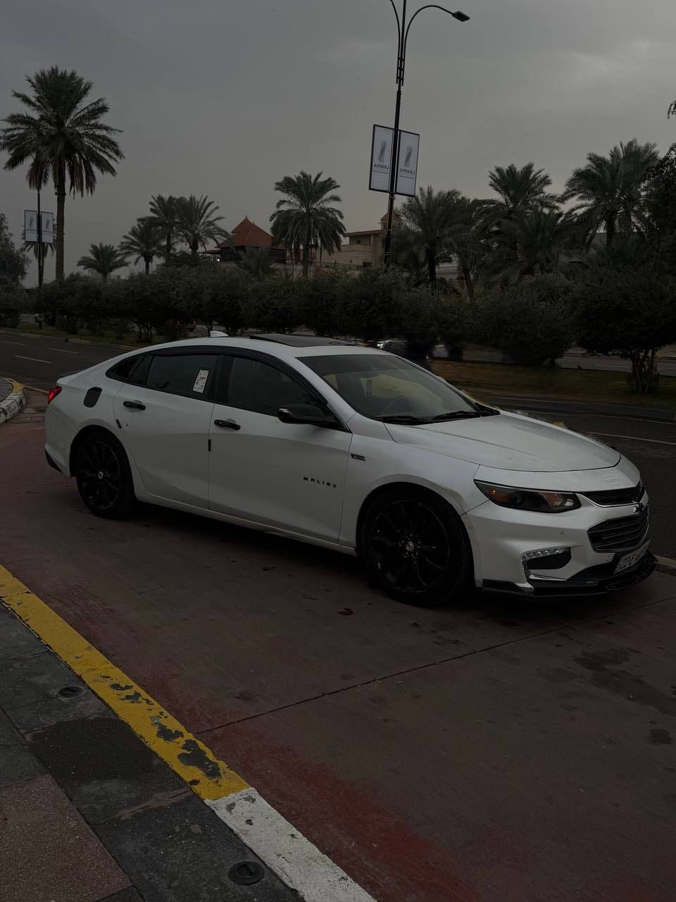 سلام عليكم 
ماليبو 2016 بريمير اعلى فئه سبورت  
محرك 2000 تيربو 
فول مواصفات لاخير
بنوراما
داخل جوزي 
بصمه تشغيل 
بصمه اربع ابواب 
تشغيل عن بعد 
تبريد قطعتين 
كشنات جلد تدفئه تبريد 
رادار امامي
تحكمات سترين
وبعد بيها هواي مواصفات 
سياره نضيفه وحلوه كلش 
حادثها صفحه
بجم كبس 
رقمها اربيل 
مكانها بغداد 
سعرها 120وبيها مجال 
***********
