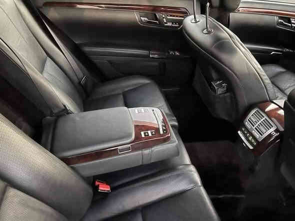 للبيع او مراوس
مارسدس / S 550 لارج باب طويل 
موديل 2007(اصل)
      
ماشيه (250 ألف KM)
لون اسود
(السياره رقم اسليمانيه)
سنوية ب اسمي
... مواصفات السياره ...
-محرك 8 سلندر 
-كير أوتو تعليک
-فتحه سقف بانوراما 
-جكات
-أبواب شفط 4
جنطه شفط
-سايد بريك بصمة
-تلفون
-ماوس
-5 بردات كهرباء 
ستيرن كهرباء
-مقاعد كهرباء + تدفئة تبريد
-قاصة
-لايتات زنون داينمك
-مري شفط وقلاب + أشاير
-زراك لايت
-مري عاكسة 
-ماوس
-3 وضعيات قيادة
-خزن ميموري
-سستم سماعات هارمن كاردون
-جي بي اس
-حساسات امامي خلفية
-رادار 
-مثبت سرعة
-انارة الداخل والدشبول متغير 
-ويل كب مال راس دجاجة
-سبير ويل كب
-شاشات خلفية
-(وبعد بيها هواي مواصفات)
       سعر 190$
السياره كل كتلوكات الشركه والأرضيات البلادية
والسياره كاملة ولكمال ل لله وبدون اي نقص 
وبالعافيه ع الياخذها ..
مكان السياره بغداد 
رقم صاحب سيارة ‭***********
