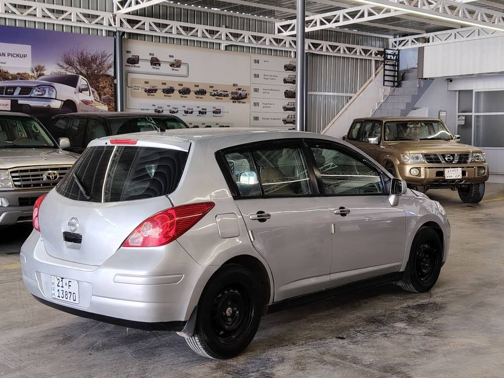 نیسان تیدا 2012 گێڕ توماتیک ناوزەرد
سەنەوی تا 2030تازەیە، کاڵبونەوەی نیە
پێنج پارچەی بۆیاغە، پێشی هیچی نیە
پشتی دەعمی هەیە حەوزی گرتوە
چوارتایەی نوێ یە ، شاشە ئایپادە
مالی دوسته سەیارەیەکی بی مەسرەفه
گیرومەکینەو تەبرید بەشەرت
*********** ڤایبەرو وەتس ئەپ
*********** له شاری کۆیەم
74 وەرەقه و مەجالیکی کەم كويسينجاك, أربيل
