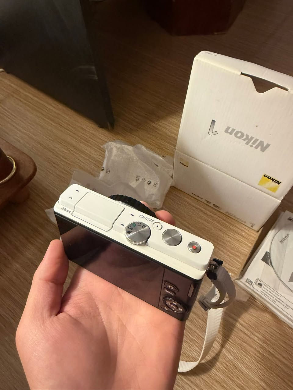 كاميرة nikon 1 j4
حلوه للفلوكات والسفر
تصور 1080 60 فريم
شاشتها لمس
تدعم wifi
تجي وياها عدسةواسعه  10-30 vr ييها تثبيت داخلي كلش حلوه
وعدسه ثانيه 75mm ماكرو
وياها الشاحنه والبطاريه الاصليه
وحزام
الكامره جديده كلش مستعمله قليل يعني جم صوره كاص بيها
السعر 230 الف وبيها مجال
***********
بيع وشراء كاميرات سوني SONY في العراق
بيع وشراء الكامرات المستعمله في جميع محافظات العراق
سوق الكاميرات المستعمله
سوق كامرات كانون نيكون سوني بيع وشراء في بغداد 
بيع وشراء وتبادل معدات التصوير
