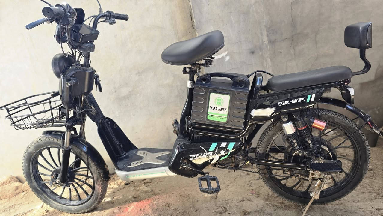 باسكل شحن لبيع
موديل 2025
6بطاريات 72v  (اولى من نوعها بابل من حيث بطارية)
مسافة تقطعة بشحنة وحدة اكثر من 50km
سرعة دراجة 40_50km
مسافة مقطوعة 5130km
تاير خلفي جوبلس
تاير امامي اصلي ما ملعوب بيه
شاحن اصلي وبطارية اصلية
اشارات وضوة وشاشة تنبيه شحن وسرعة
خاصية ربط بلوتوث 
تشغيل عن بعد
مع وجود مفتاحين
دراجة نظيفة جدا

سعرها مشترية 615الف
رايدة 475الف وبيه مجال
مكاني حله


**إذا كنت صاحب هذا الإعلان وتريد حذفه لأي سبب، رجاءا أرسل رسالة إلى الدعم الفني**