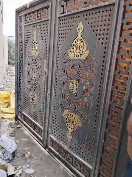 سلام عليكم باب مترين ونص طول وعرض ما مستخدم السعر 400 وبي مجال وشراي يسولف ناصريه مركز ***********
