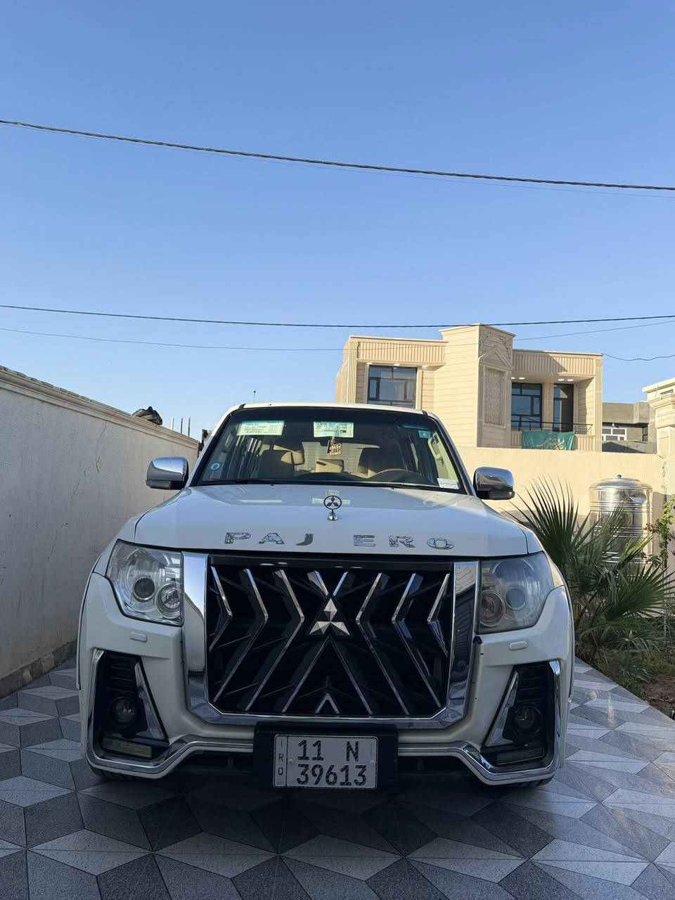 السلام عليكم 
باجيرو للبيع سيارة جديدة وجاهزة من كل شي 
مكاني الصويرة 
*********** 
السعر جدا مناسب بيع سريع 
سونار موجود
