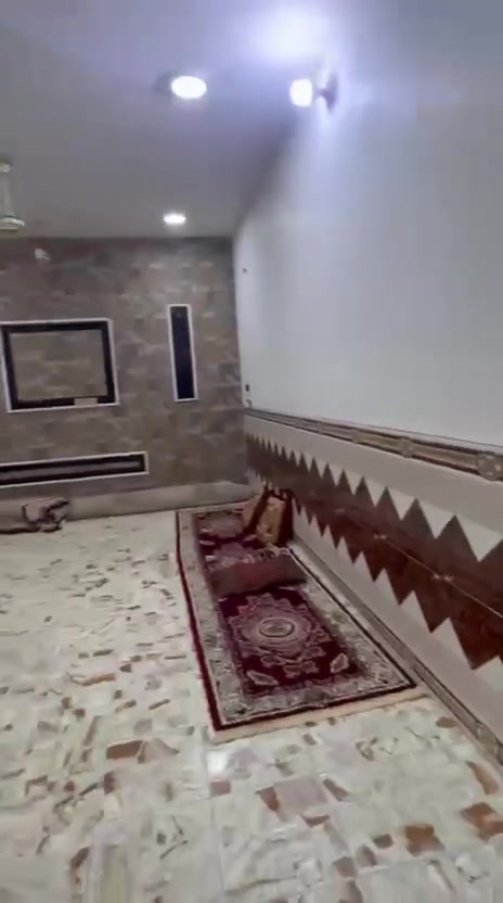 مساحه ٣٠٠ طابو صرف خريطه هندسيه جاهز من كل شي فقط الواجه ما مشتغلها ٢ غرف نوم   صاله ومضيف ومطبخ هوال  درج دوار حمامات خارج واداخل شغل درجه اولئ من سيراميك جدران ارضيه كاشي درج مغلف مرمرالعنوان قريه الرشايد استفسار اكثر ***********
