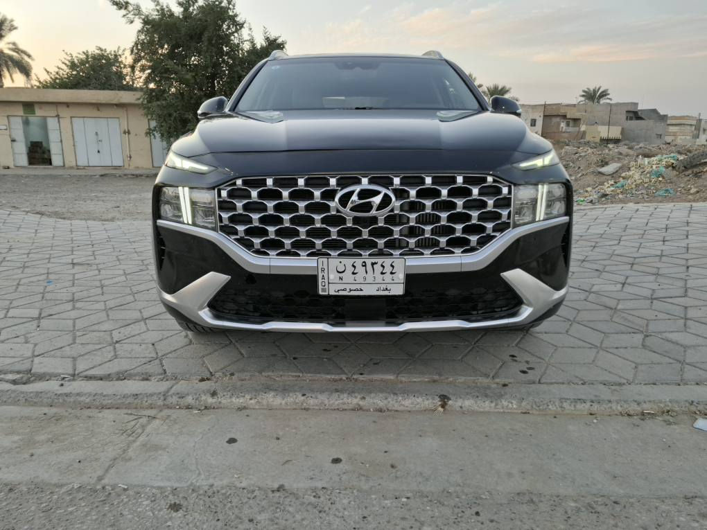 هيونداي سنتافي ليميتيد .2023
HYUNDAI SANTA FE LIMITED 
سنتافي  لمتد فول ١/١ رقم بغداد بأسمي
 بنزين حجم المحرك ٢٥٠٠ سي سي وارد امريكي ضررها بنيد وجاملغ ايمن ومكفوله شواصي ولغود 
 ماشية ٤٤ الف 
رقم الهاتف *********** // ***********  
المواصفات:-
١- مفتاح ذكي بصمة + التشغيل عن بعد .
٢- نظام اوتو بارك / تقديم و ترجيع السيارة بالمفتاح الذكي والتوقف الذاتي بدون سائق
٣- كير بنظام الازار المنفصلة الاصدار الجديد ( بيانو)
٣- كير ماوس ثانوي لأوضاع القيادة / Drive Mode 
‏Comfort - Smart - Sport 
٤- نظام HTRAC الحديث 
٥- بنوراما فتحة سقف.
٦- هاند بريك بصمة 
‏٧ - Auto Hold  أوتو هولد
٨- خاصية ISOFIX   ايزو فكس قفل الاطفال
٩- نظام مانع الانزلاق
١٠ - نظام نزول المنحدرات.
١١ - نظام اطفاء المحرك (A) ذاتيا في الازدحامات لتوفير الوقود
١٢- شاشة تدعم Apple Car play و Android وبلوتوث مدمج والأوامر الصوتية
١٣- الداشبورد الكتروني بانماط متغيرة حسب وضعية القيادة
١٤- الشاشة الوسطية حجم كبير ١٢ انج مع دعم الملاحة بالخرائط GPS وبوصلة للاتجاهات
١٥- شاحن هاتف wireless
١٦-  مخارج شحن USB وتشغيل الميديا
١٧- منافذ للطاقة كهرباء 12فولت ومنفذ 110 فولت
١٨-  المرايا الجانبية قابلة للطي + نقطة عمياء + هيتر + اشارات
١٩- مرايا جانبية بخاصية الترحيب والفتح عند الاقتراب والاضاءة في الضلام
٢٠-  الصندوق كهربائي ذكي يفتح عند الاقتراب
٢١- حساسات ضغط الاطارات 
٢٢- حساسات أمامية / جانبية /خلفية
٢٣-  كامرة اضافية لتقنية منع الخروج عن المسار
٢٤- ميزة التوقف الذاتي للمركبة منعا للاصطدام عند القيادة او الرجوع
٢٥-  المركبة تعيد نفسها للمسار الصحيح عند عدم الانتباه
٢٦- لايت زينون رباعي العدسات بتقنية High Beam الانارة الذكية + LED  نهاري 
٢٧- بك لايت LED مميز مدعوم بتقنية ضد الضباب لاوضح رؤية للمركبة
٢٨- خاصية دعم الكاميرات عند تشغيل الإشارة الجانبية لرؤية الزوايا العمياء
٢٩- كاميرا دوارة 3D تفاعلية متعددة الاوضاع
٣٠- اضاءة داخلية LED تقنية Ambient Light متعددة الالوان 
٣١- مرآة داخلية بخاصية التعتيم الذاتي 
٣٢- سستم صوت هارمن كاردن 10 سماعات محيطية مع دمام وتويترز 
٣٣-  نظام القيادة الذاتي الذكي في الشوارع المخططة 
٣٤- مثبت السرعة Cruise وميزة التباعد عن المركبات
٣٥- خاصية المايك للسائق للتحدث مع الركاب في الخلف
٣٦- حساس حراري بسقف السيارة بتحذير صوتي في حال نسيان الاطفال في المركبة
٣٧- قفل الابواب والنوافذ / خاصية عدم العبث للاطفال
٣٨- القفل المركزي للابواب وعدم الفتح عند مرور مركبة بشكل قريب من السيارة 
٣٩- مقعد السائق خاصية الخزن وميزة الخروج المريح عند الاطفاء
٤٠-  المقاعد الامامية كهرباء + تبريد + تدفئة
٤١- المقاعد الخلفية تدفئة
٤٢- الداخل جلد بلون مميز تطعيم الدواخل
٤٣- ستائر جانبية 
٤٤- ستيرنغ من الجلد حياكة مع تحكمات وميزة تدفئة المقود
٤٥- شفتات رياضية بالمقود
٤٦-  التبريد والتدفئة تحكم شاشة وتحكم يدوي ايضا
٤٧-  التبريد امامي خلفي مناخ منفصل
٤٨-بردات أبواب خلفية  وكذلك في الصندوق
٤٩- قبضات أبواب ألمنيوم مع خاصية الانارة ليلا
٥٠- حساس لمس ابواب لفتح وغلق باب السائق والراكب
٥١- ماسحات امامية حساس / تشغيل تلقائي وسرعة حسب غزارة المطر
٥٢- ماسحة خلفية حساس /  تشغيل تلقائي عند المطر
٥٣- اريل نفكيتر مدمج بتقنية التقاط بث الراديو HD
٥٤- الصندوق كهربائي ذكي يفتح عند الاقتراب بغداد, العراق
