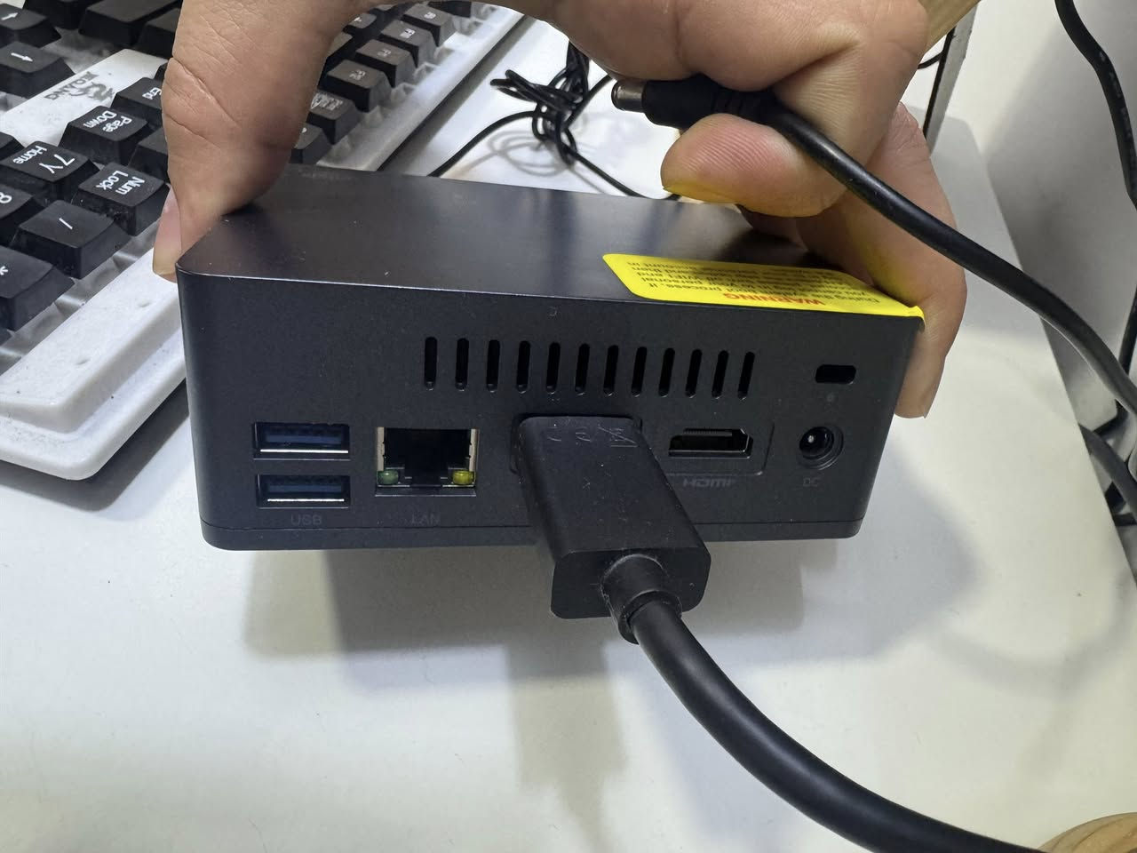 Mini pc GK35
رام 8 كيكا
هارد 256 ssd m.2
تشغل دقه 4k
مناسبه تصفح وبرامج خفيفه ومشاهده
4 مخارج usb3
نضام تشغيل وندوز 10 برو اصلي 
استعمال سبوع فقط
السعر 100 الف مكاني بغداد الشعب
***********
