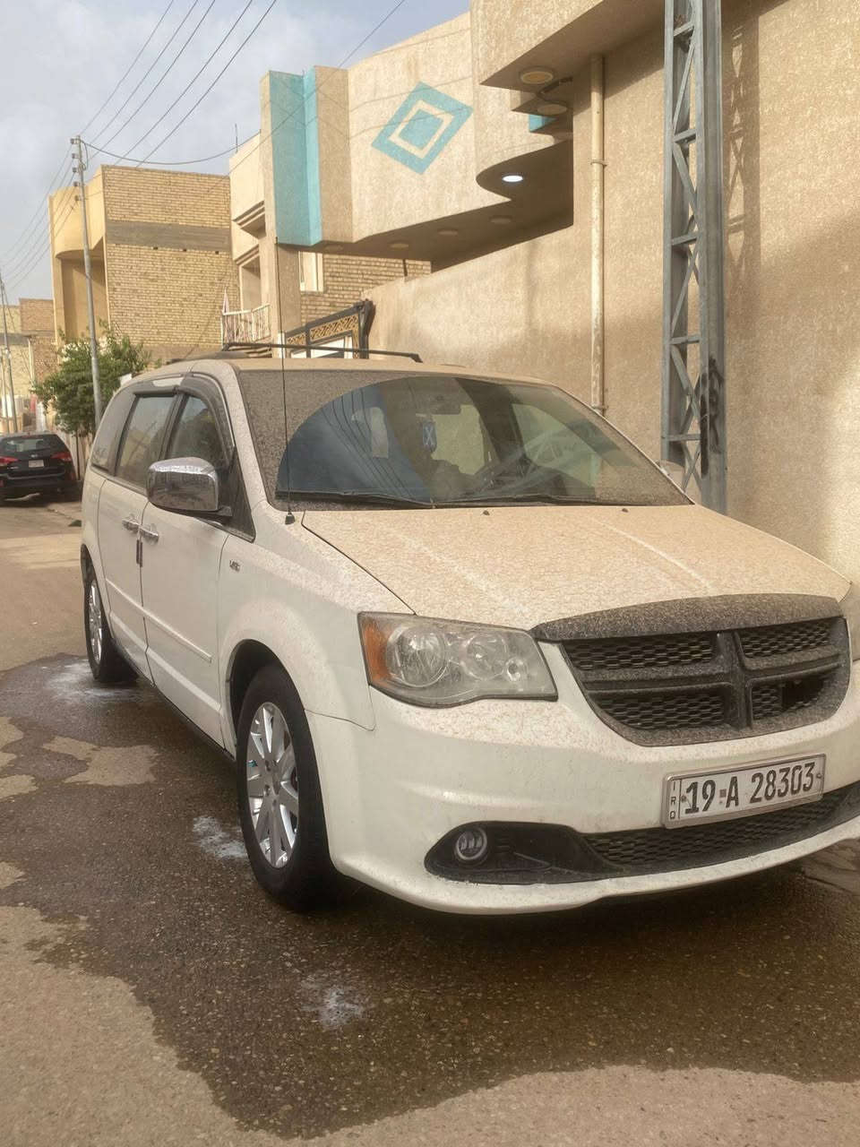 سلام عليكم اخوان للبيع سياره دوج كرفان SXT نص فول  موديل 2012 رقم كربلاء الإنكليزي ✅
مواصفات السياره 
جام كهربائي6✅
زعانف✅
منضومه زينون كامله ✅
ونظام ايوكو ✅
شاشه جبيره اني شاده ✅
تبريد 3 قطع ثلج 🥶🥶
السياره عليه حداديه كامله الامامي وخلفي كله جديد وبراد دهن وفيت بم وادامه عليه السياره كامله بلكات كامله السياره نضافت السياره 100%100✅
السياره بيه تخم تايرات وباتري جديد وعليه هورنات طاط ملكي مال يوكن ✅
7راكب ✅
لون الداخل بيجي ملكي ✅
البيان ميكانيك✅
السياره بيه تشغيل عن بعد ✅
محرك السياره 3.600 كفاله ترايك وين ما تريد 
كير خير من الله 
سعر السياره 125وبيه مجال 
حادث سياره من امريكا كلين موجوده الصور ايرباك واحد طاك مال دشبول بس بل عراق صار بيه ضربه بستوته صار بيه جاملغ وبنيد صبخ 
ومراوس بيكم هايلوكس حته لو انطي فرق 

ماعجبك السعر لاتكسر بحلال الناس....
هاذه الرقم واتصل لا اتعبك ولا تعبني لان السياره حلوه وتعبان بيه  ***********
