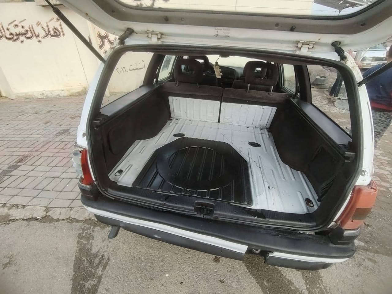 السلام وعليكم  سياره للبيع اوبل اوميكه حجم 20 محرك بي بدايت صرف كير شرط صدر باور كلو جديد كهربائيات كلها شغاله السعر 13 قفل قفل قفل مكاني شرقاط السكنيه الاتصال ***********
