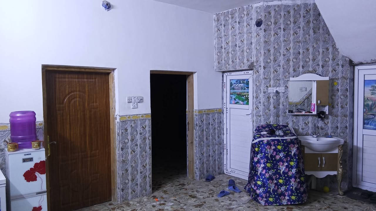 السلام عليكم 
بيت مساحه 156 في حي المعلمين شارع محمد الجواد نهاية متكون من غرفتين وهول واستقبال ومطبخ وطارمه تكفي سياره وحديقه وبتونه والسطح فرشي  ومنور داخلي ومنور خارجي  متر وبناء طابوق قريب عالتبليط السعر 70 وبيه مجال


**إذا كنت صاحب هذا الإعلان وتريد حذفه لأي سبب، رجاءا أرسل رسالة إلى الدعم الفني**