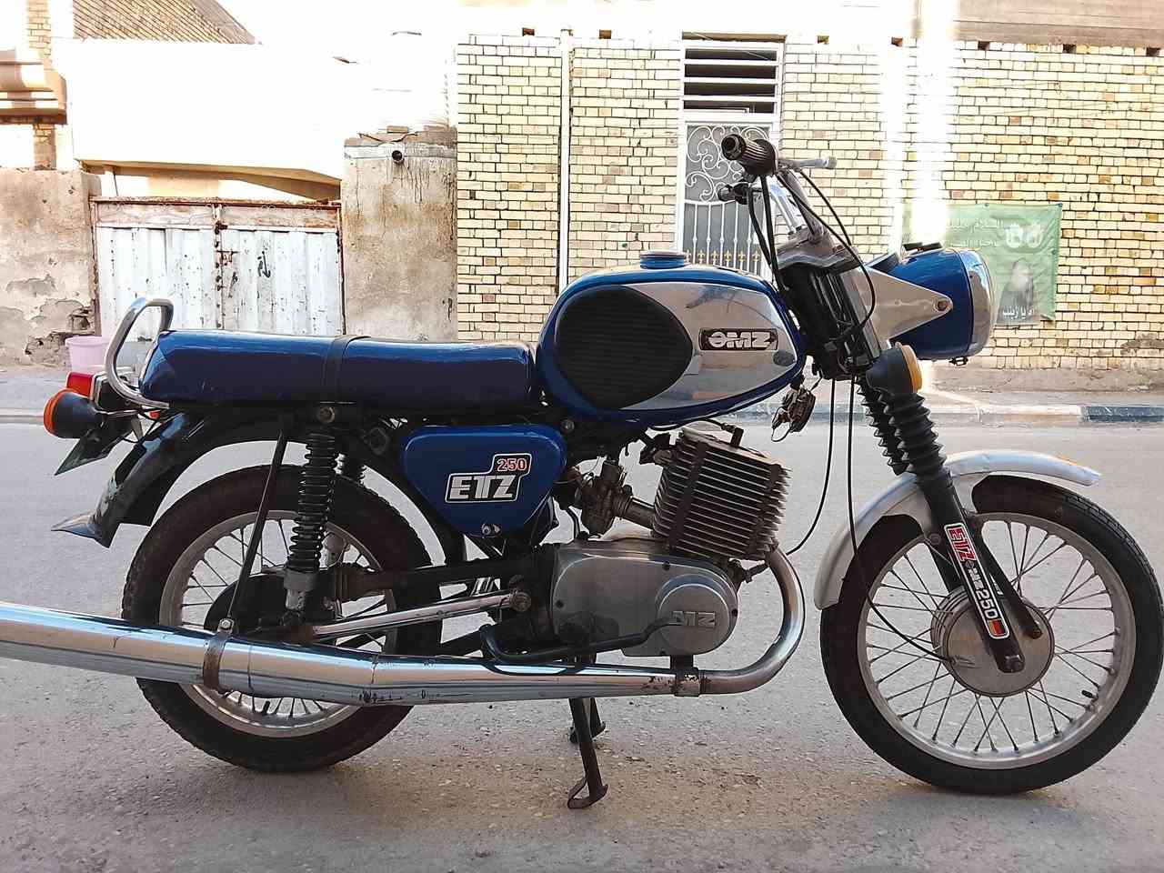 السلام عليكم 81MZمكينة مال82دراجة نضيفة ومناسبة كهرباءيات كاملة تخم تاير اليوم شادة السعر 750 سعرمال ايراني مكاني نعمانية ***********
