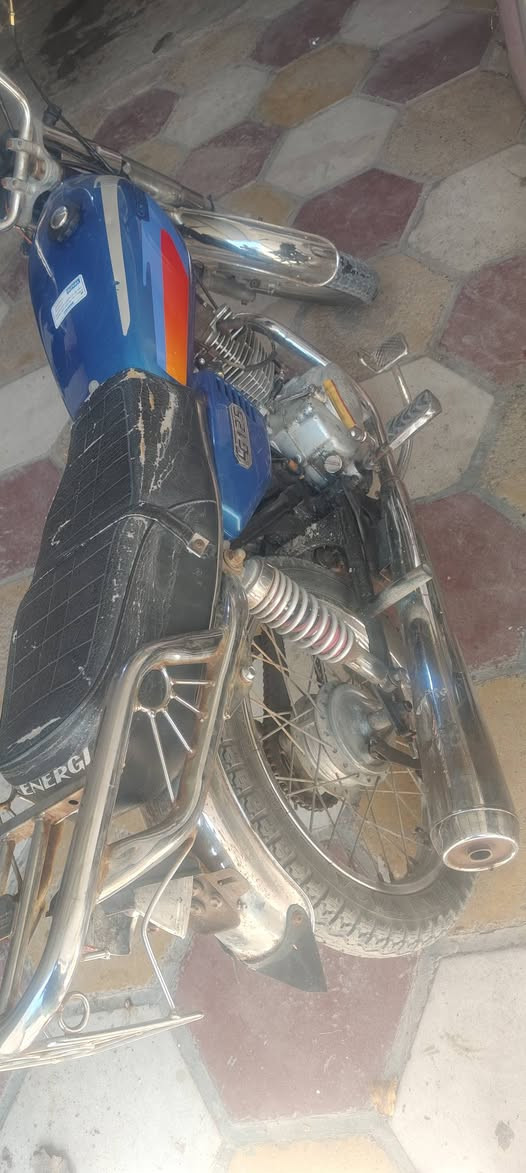 دراجه بارت للبيع مكينه خرسه كهربائيات كلها شغاله السعر 350 وبيها مجال قليل البصره قضاء الصادق منطقة الچري ***********
