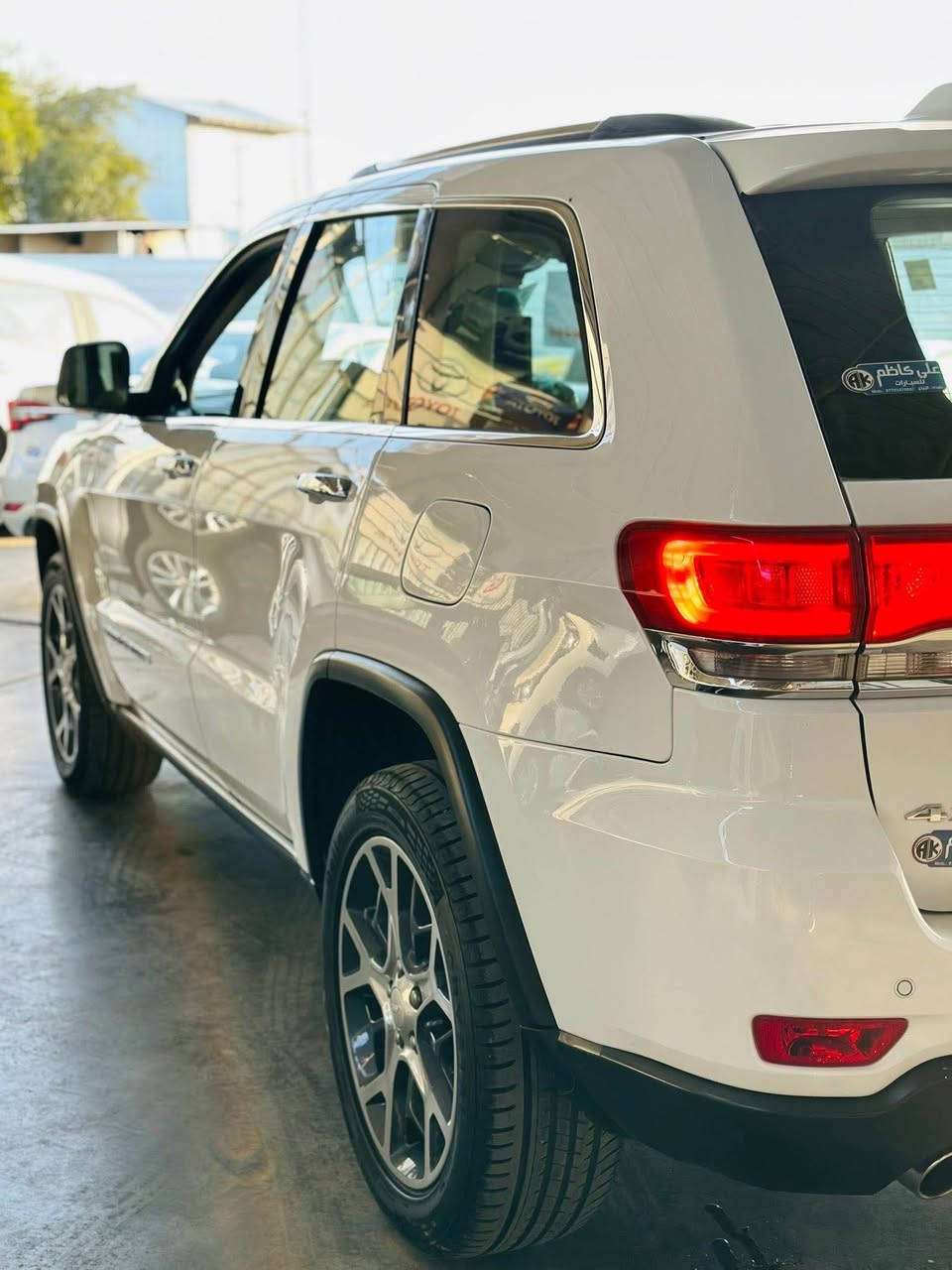 جيب موديل 2019 خليجية لمتد بلاص 
فول مواصفات سيارة جديدة 
كشنات كهرباء تدفئة وتبريد كشنات وتدفئة كشنات خلفية 
بانوراما 
كشنات جلد 
بصمة وتشغيل عن بعد 
3 شاشات 
وحساس امامي خلفي 
زينون 
باقي المواصفات معروفة 
ماشية 107 
السعر 300 ورقة 
للاستفسار 
*********** بغداد, العراق
