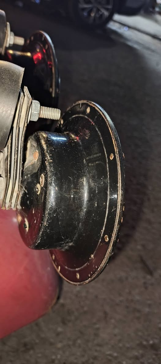 السلام عليكم  هورنات بوش للبيع...
نضافه 100٪ بلاتينات موسسة و غراض موسسه 
نغمة قابلة للتغيير 
السعر 200 
للاستفسار بتعليق او خاص
المكان بغداد الشعب


**إذا كنت صاحب هذا الإعلان وتريد حذفه لأي سبب، رجاءا أرسل رسالة إلى الدعم الفني**