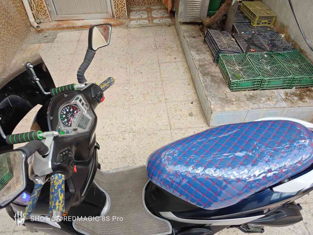 السلام عليكم.. ماطور للبيع ... مكاني الرمادي 
هاوجي VR دبابة  موديل 23 الحديث محرك 150 
مسجل لوحة عدد 2 حديث وسنوية بأسمي تحويل بنفس اليوم 
نظافة فول 100٪ 
كهربائيات، محرك، ، كلها مفولات وعالفحص، ماشي 10.800 تقريبا فقط .

 نكرة صلف،  هندر واحد 🔥 

بعض تفاصيل الماطور 👇
سويچات عدد 2 + بصمات عدد 2
قفل سكان 🔑
دوشمة الكشن
هورن سيارة عالي كلش
لايت زنون عالي وناصي 
لايت رماش
تغليف كاربون فايبر لبعض الاجزاء
جامة امامية

نظافة 97٪  مع بعض الخدوش البسيطة

السعر 18.5 وبي مجال قليل

تفاصيل اكثر خاص..  

او اتصل موجود واتساب

***********
