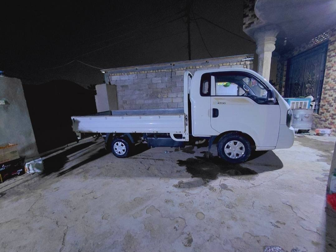 كيا حمل للبيع
موديل 2018 
رقم بغداد 
السنويه بأسمي و ما نافذه 
كير ومكينه وشاصي مكفول 
[ التبريد وكف عندي وما صلحته ] 
مع وجود بارد ٣٠ سنتيم  بالحوض مال الربع 
زائد رصعه شبر بالباب مال البدي حتى اكون صريح 

#المكان __بغداد جسر ديالى الجديد 
#الهاتف *********** _____ بي واتس اب 
#السعر ١١٨ وقابل للتفاوض للعمله
